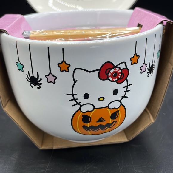 24HR DROP ⬇️ Hello Kitty Halloween plate & Bowl Set - Picture 4 of 9